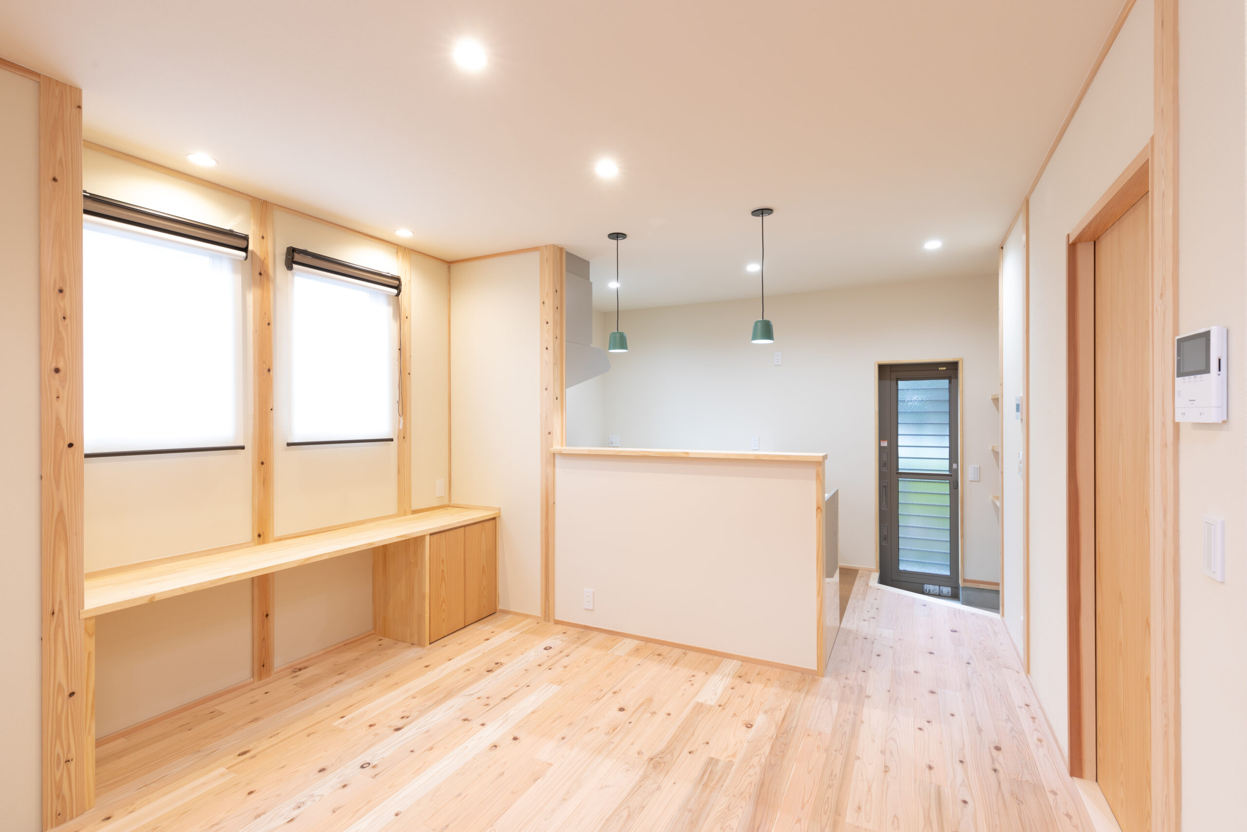薪ストーブの温かみと木のぬくもりで 心も暖まる、遊びごころを大切にした住まい。