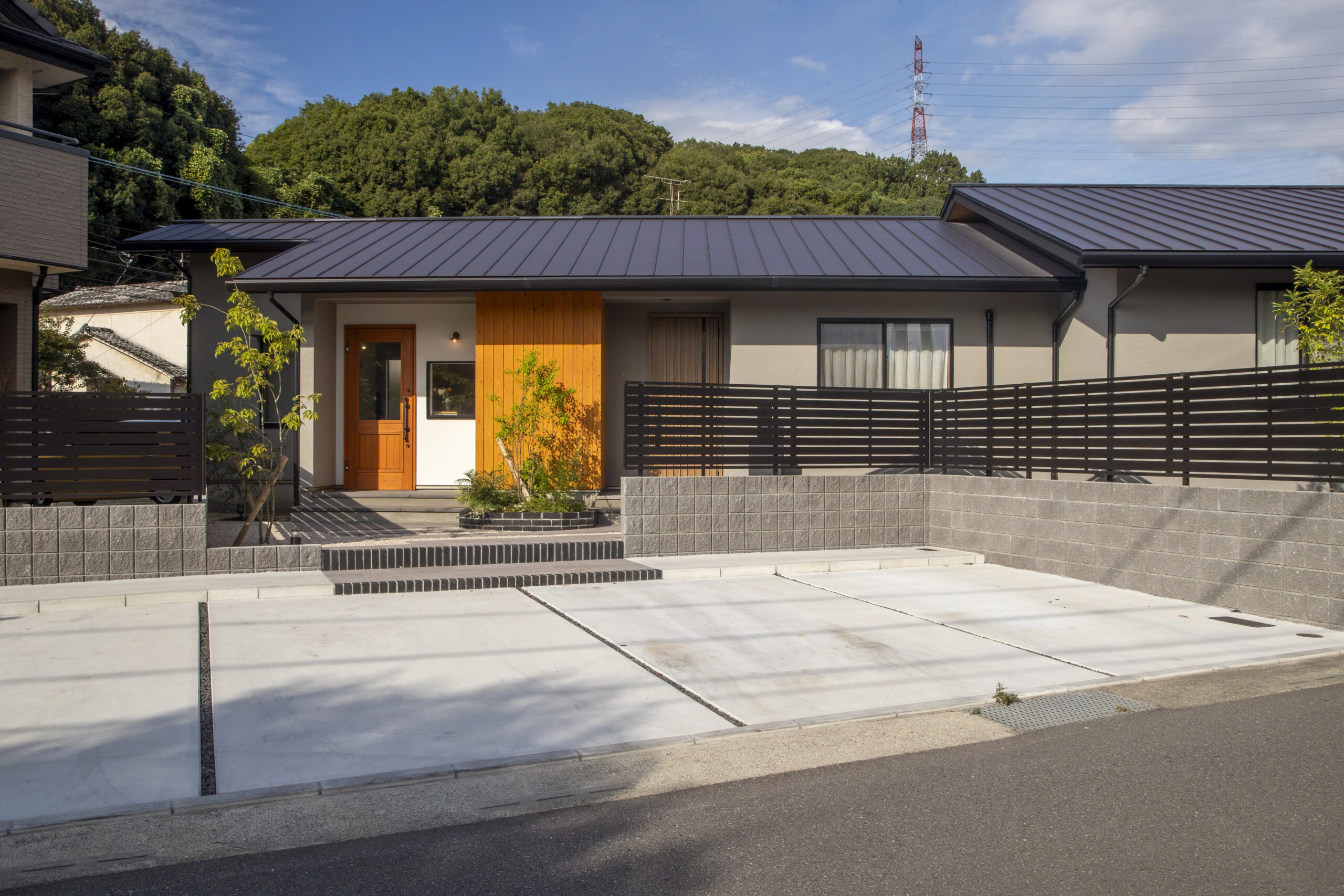 木目アクセントの爽やかな家