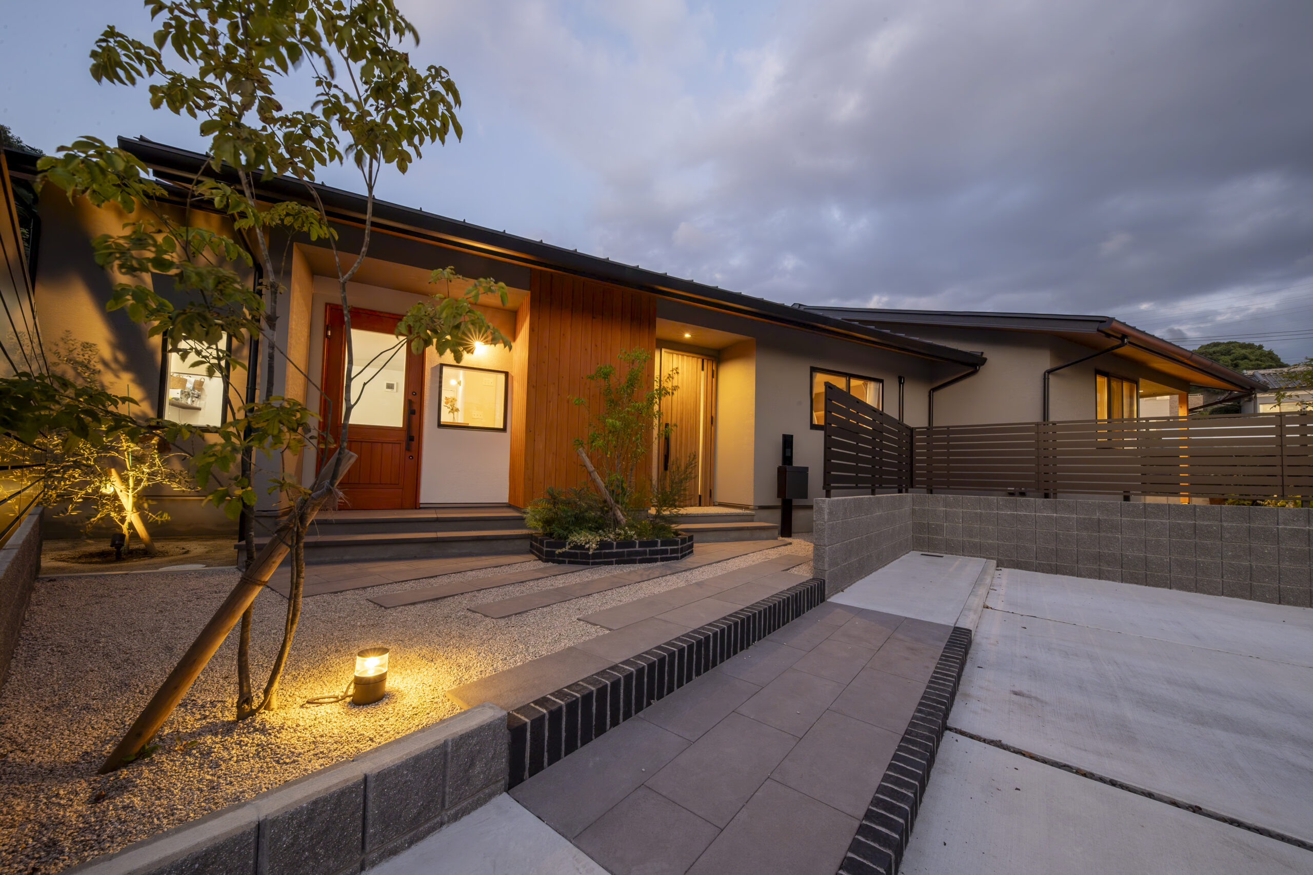 木目アクセントの爽やかな家